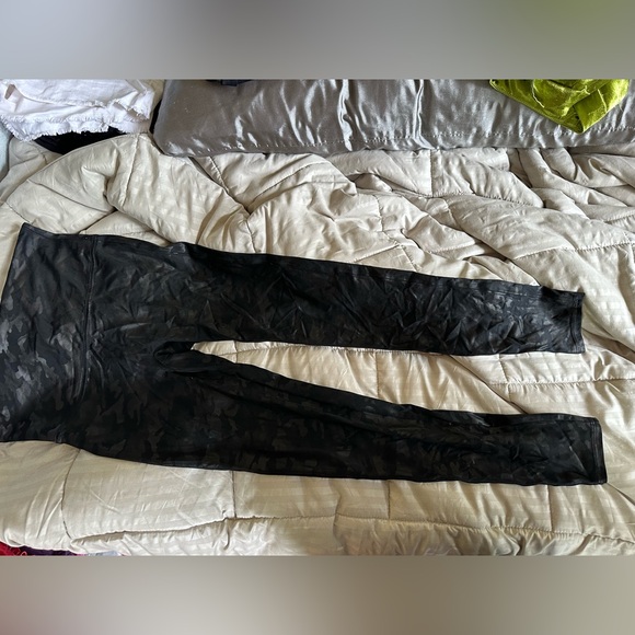 Spanx faux leather camo print leggings - Picture 2 of 3